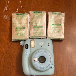 Fujifilm Instax Mini 11 Blue Camera with Film